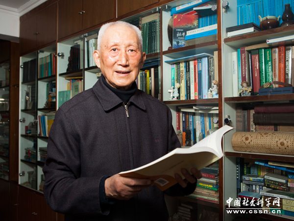 吴易风.jpg
